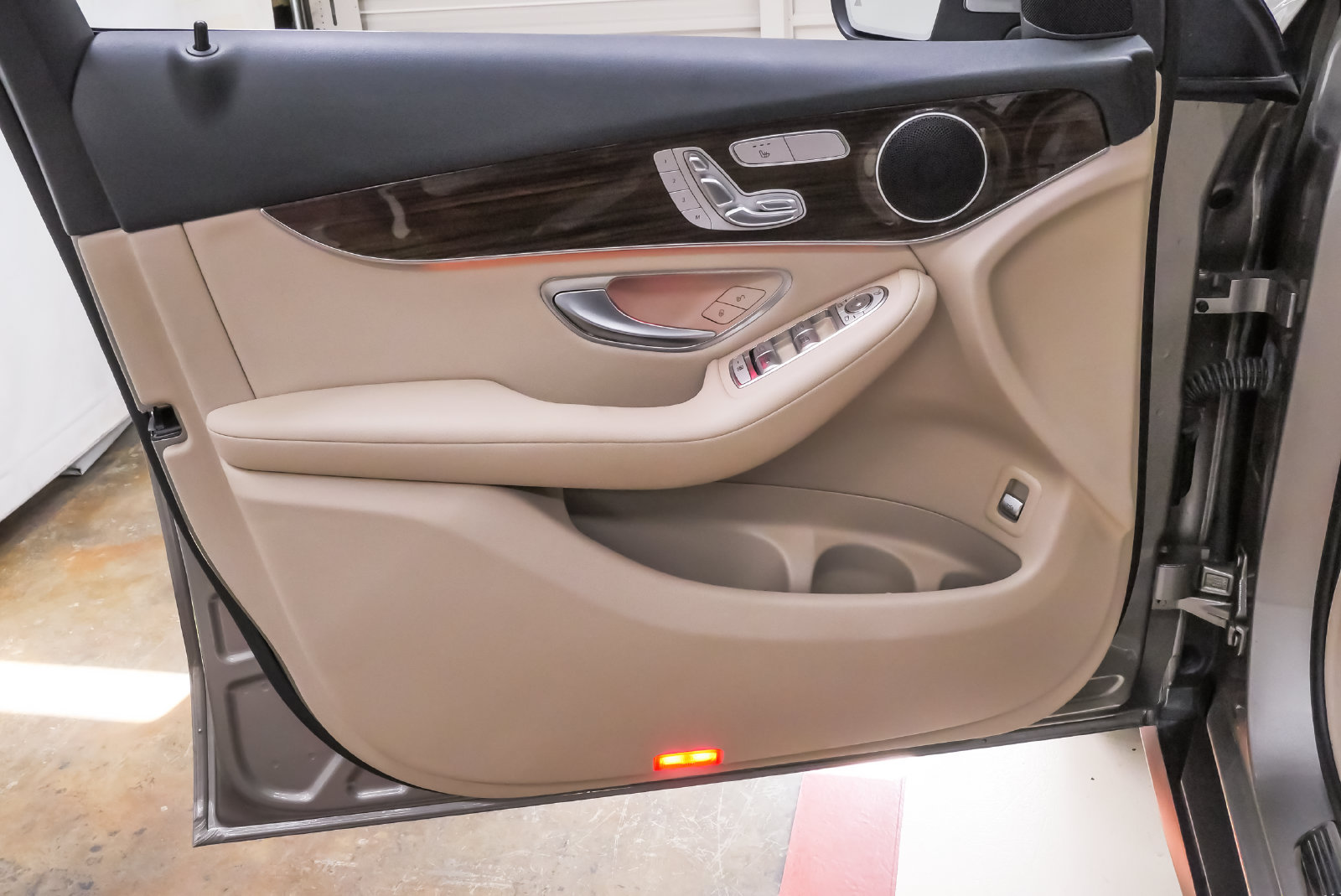 Used 2021 Mercedes-Benz GLC 300 image 27