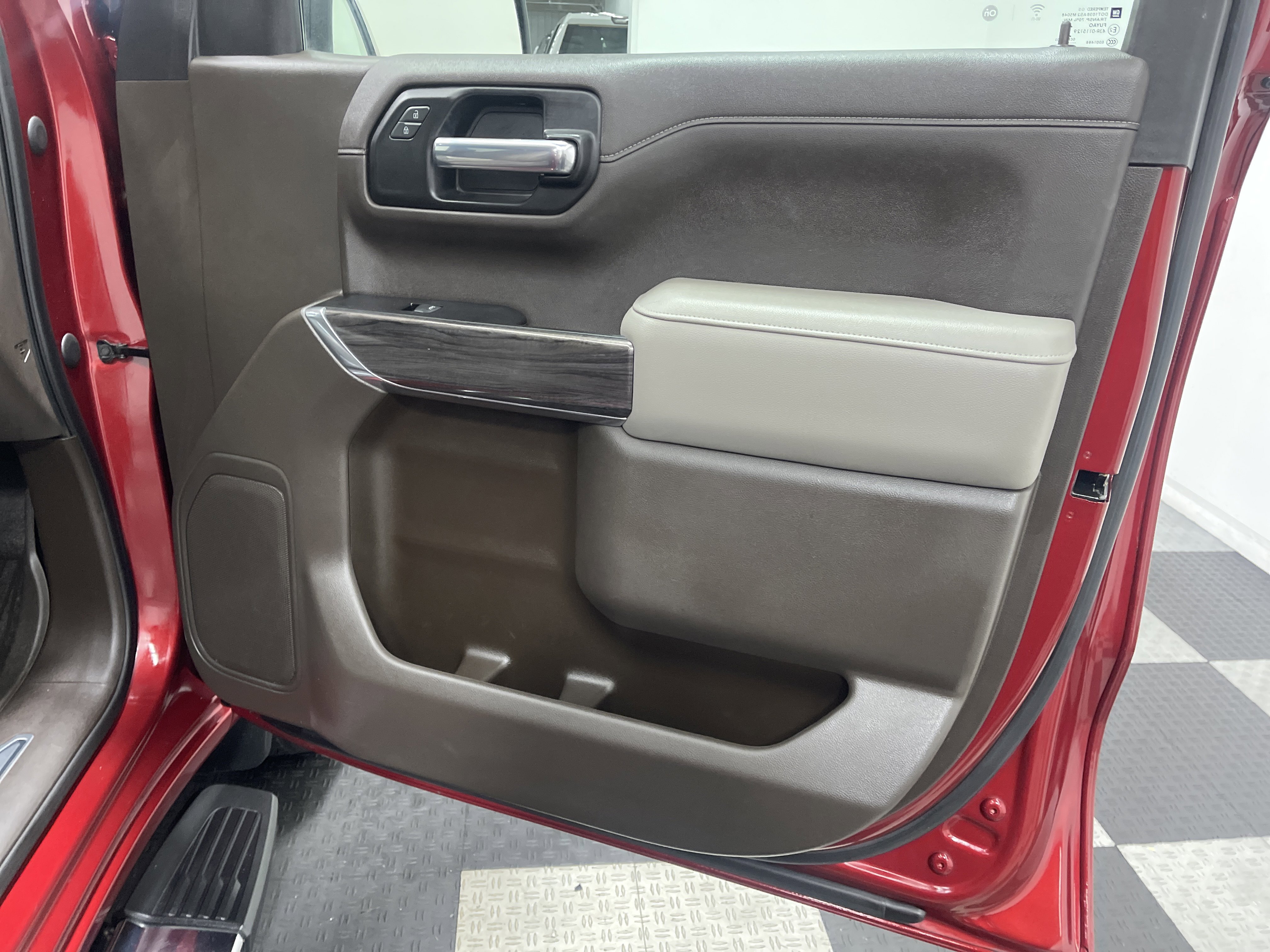 Used 2020 Chevrolet Silverado 1500 LTZ image 23