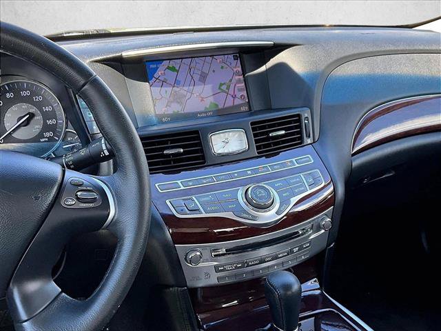 Used 2018 INFINITI Q70 Luxe RWD image 8
