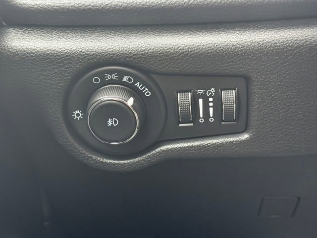 Used 2023 Chrysler Pacifica Touring-L w/ S Appearance Package image 24