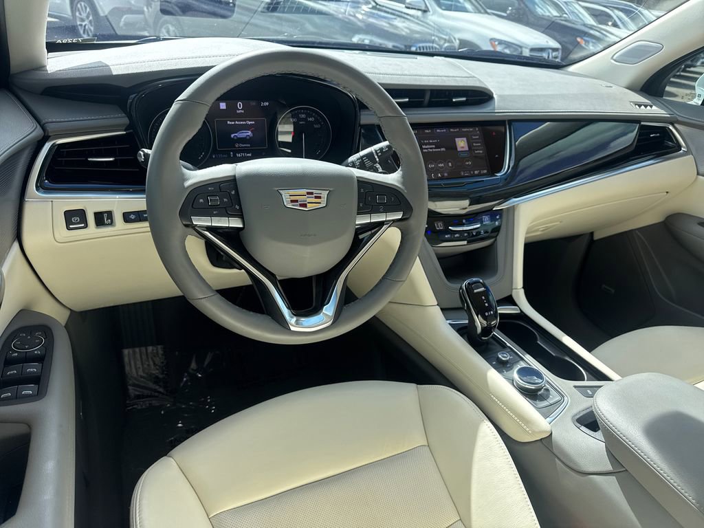 Used 2025 Cadillac XT6 Premium Luxury w/ Technology Package image 22