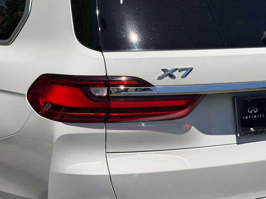 Used 2022 BMW X7 xDrive40i w/ Parking Assistance Package AWD/4WD image 18