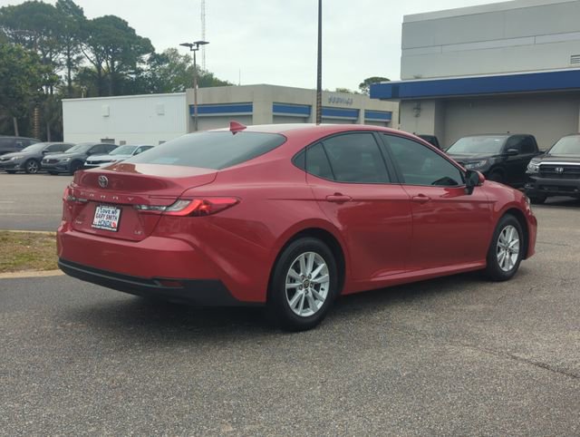 Used 2025 Toyota Camry LE FWD image 4