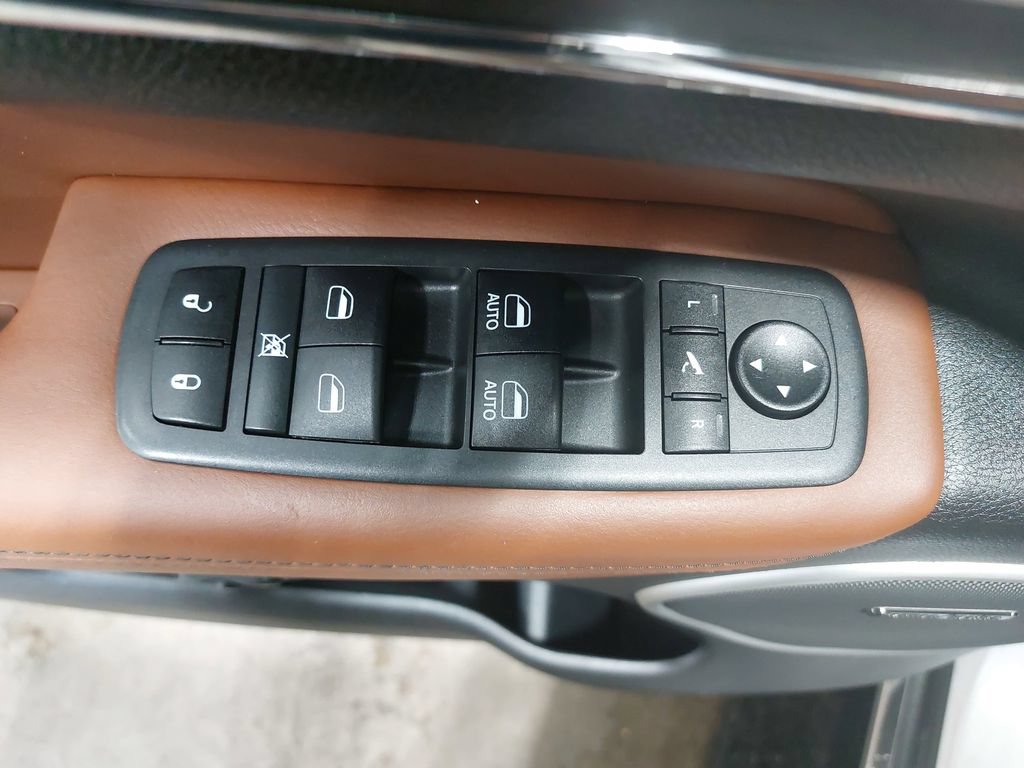Used 2019 Jeep Grand Cherokee Summit AWD/4WD image 29