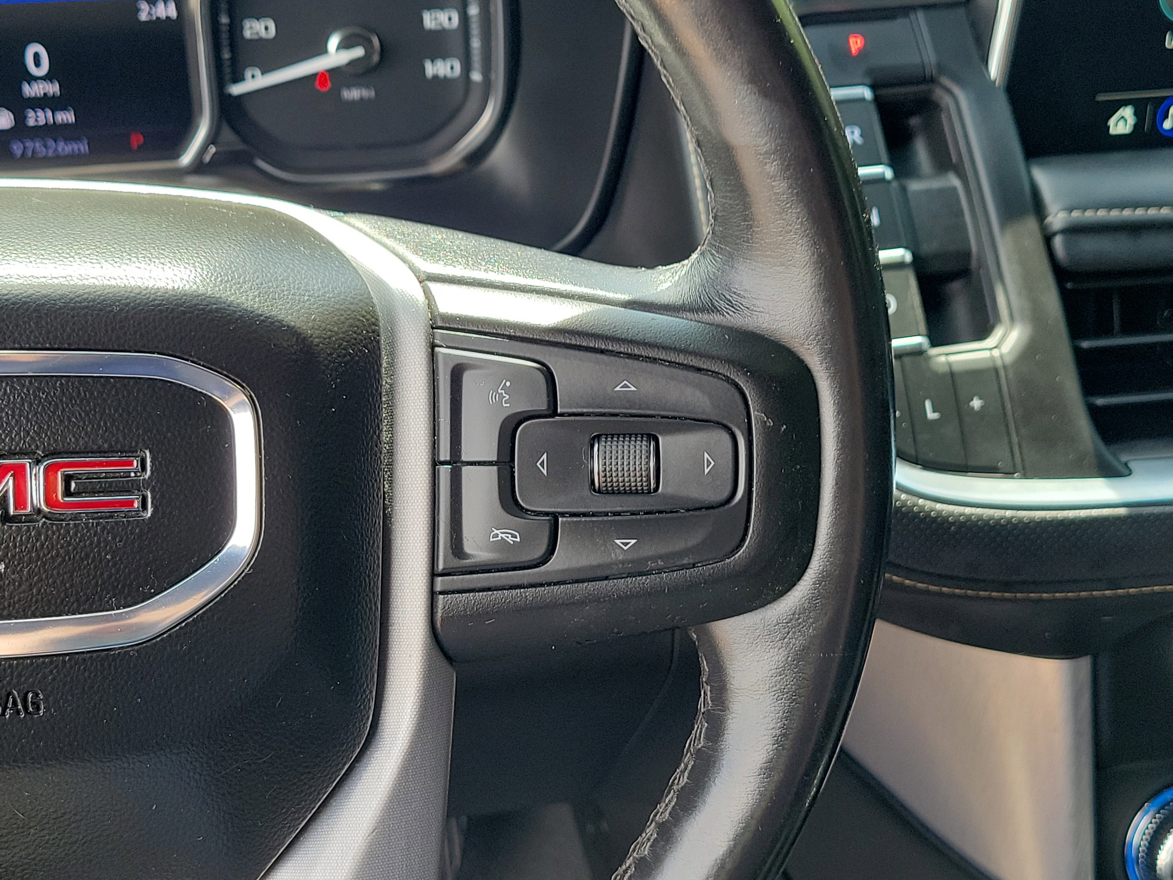 Used 2021 GMC Yukon XL SLT w/ SLT Premium Package image 24