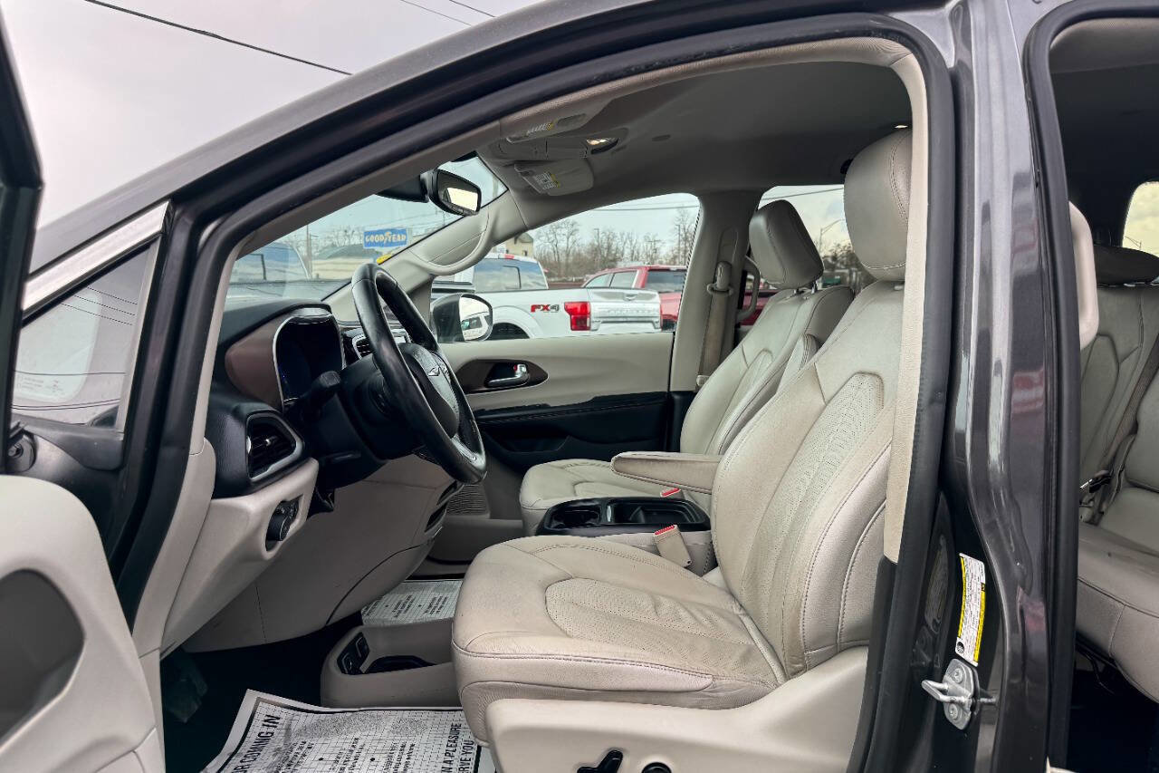 Used 2019 Chrysler Pacifica Touring-L image 20