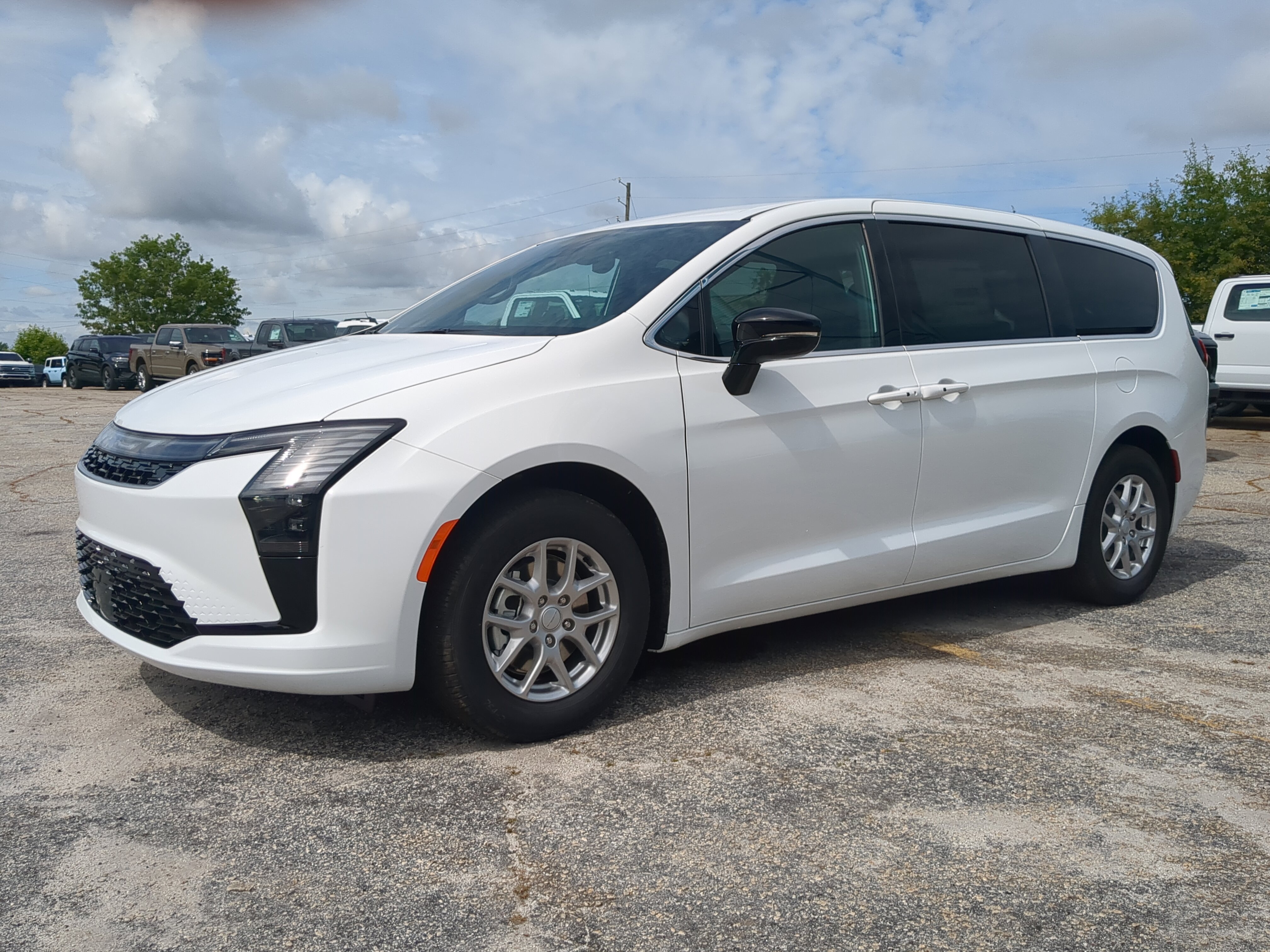 New 2027 Chrysler Pacifica Select FWD image 6