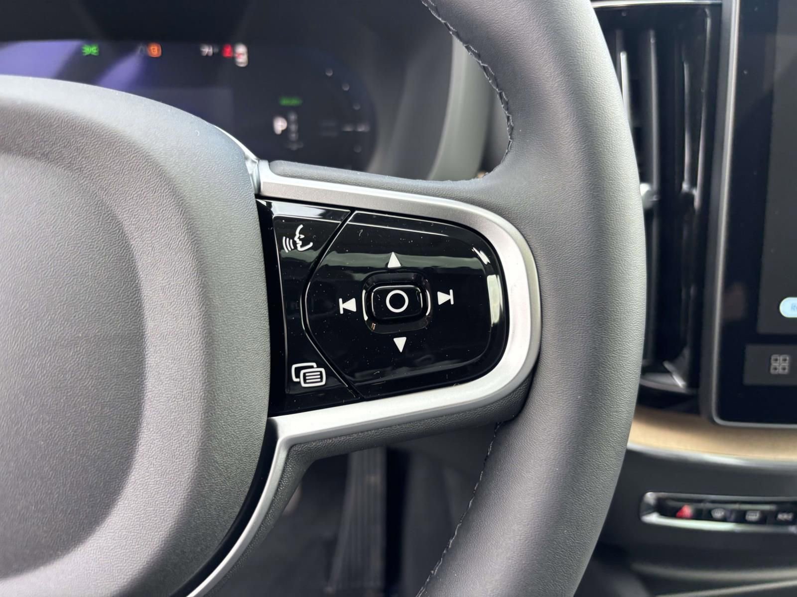 New 2026 Volvo XC60 T8 Plus w/ Protection Package Premier AWD/4WD image 18