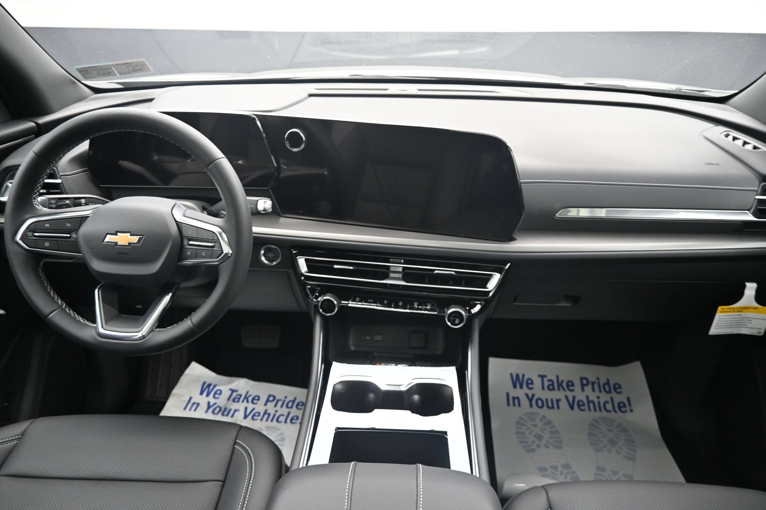 New 2027 Chevrolet Traverse LT w/ Sun and Wheel Package FWD image 23