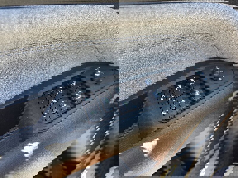 Certified 2025 Jeep Compass Latitude AWD/4WD image 30