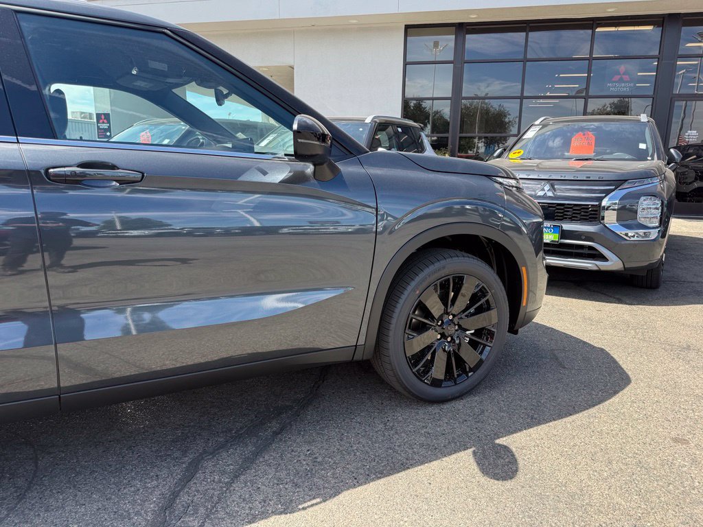 New 2026 Mitsubishi Outlander LE FWD image 13