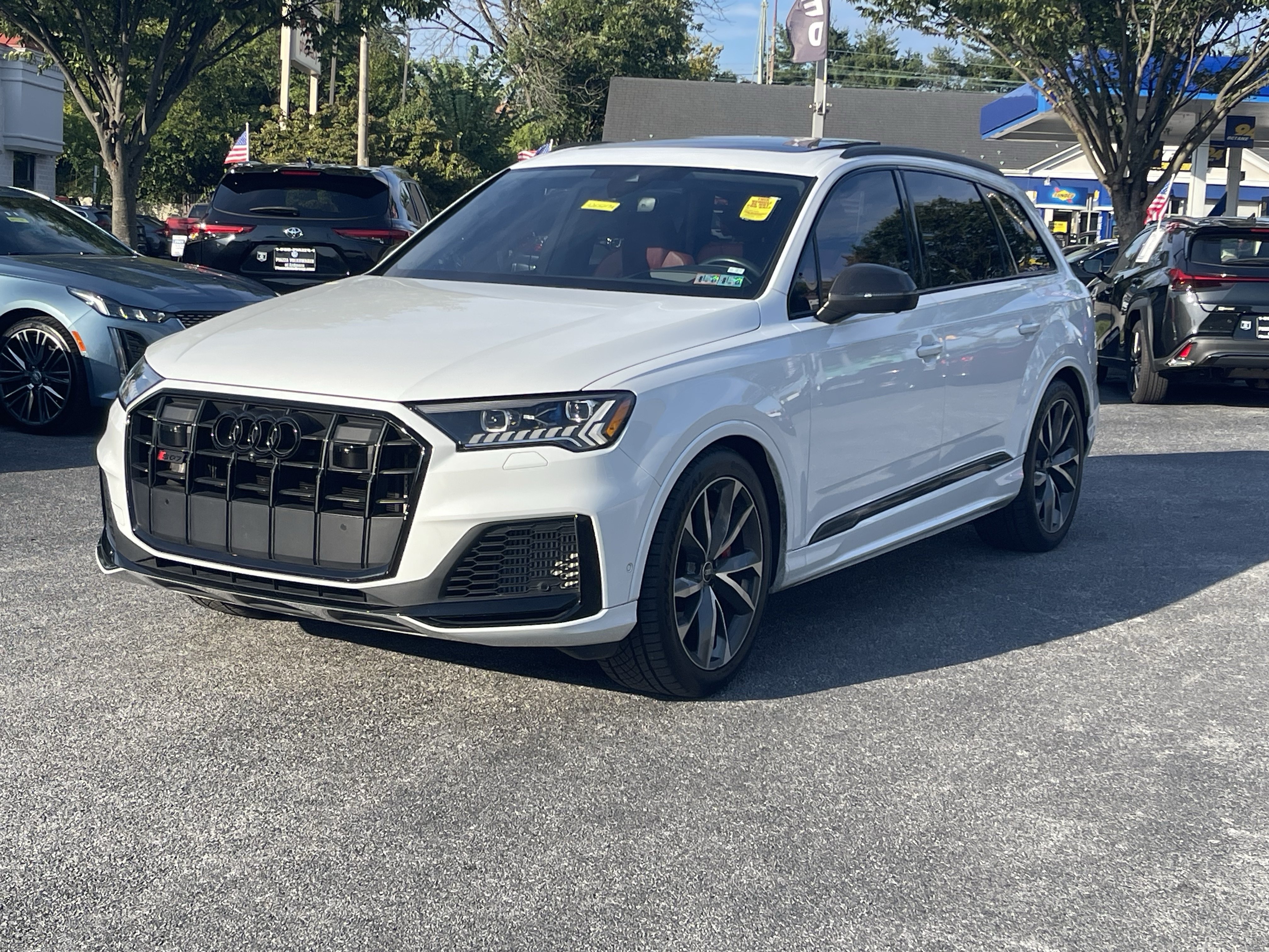 Used 2023 Audi SQ7 Prestige w/ Prestige Package AWD/4WD image 2