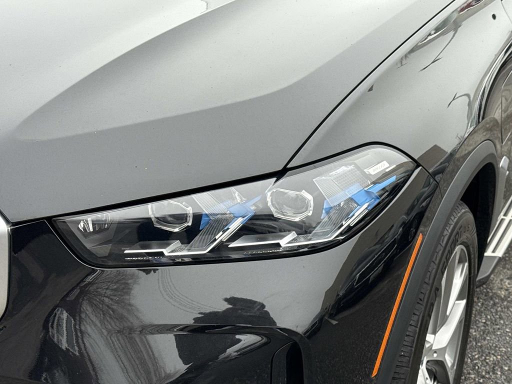 Used 2025 BMW X5 xDrive50e image 8