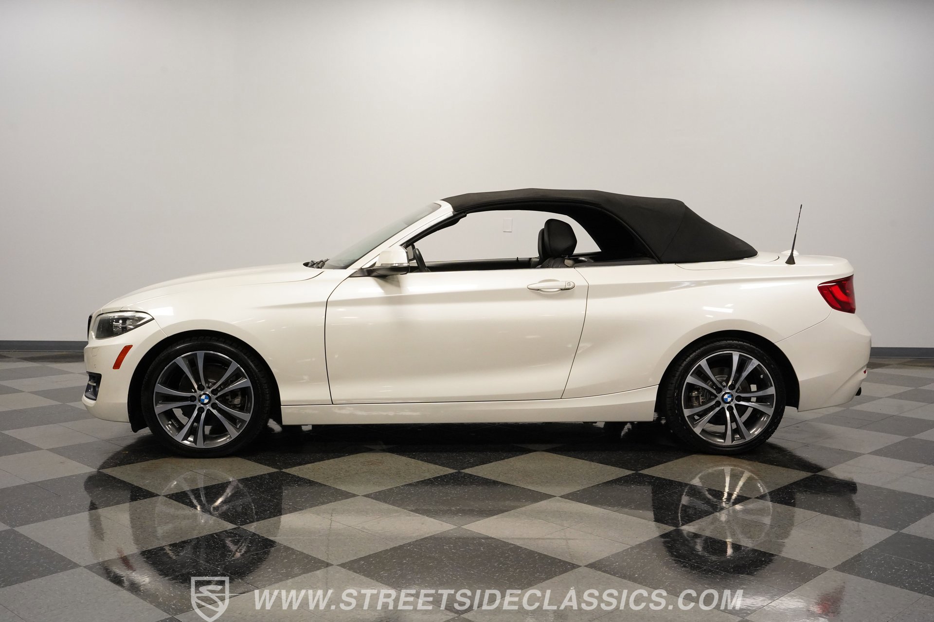Used 2017 BMW 230i Convertible RWD image 2