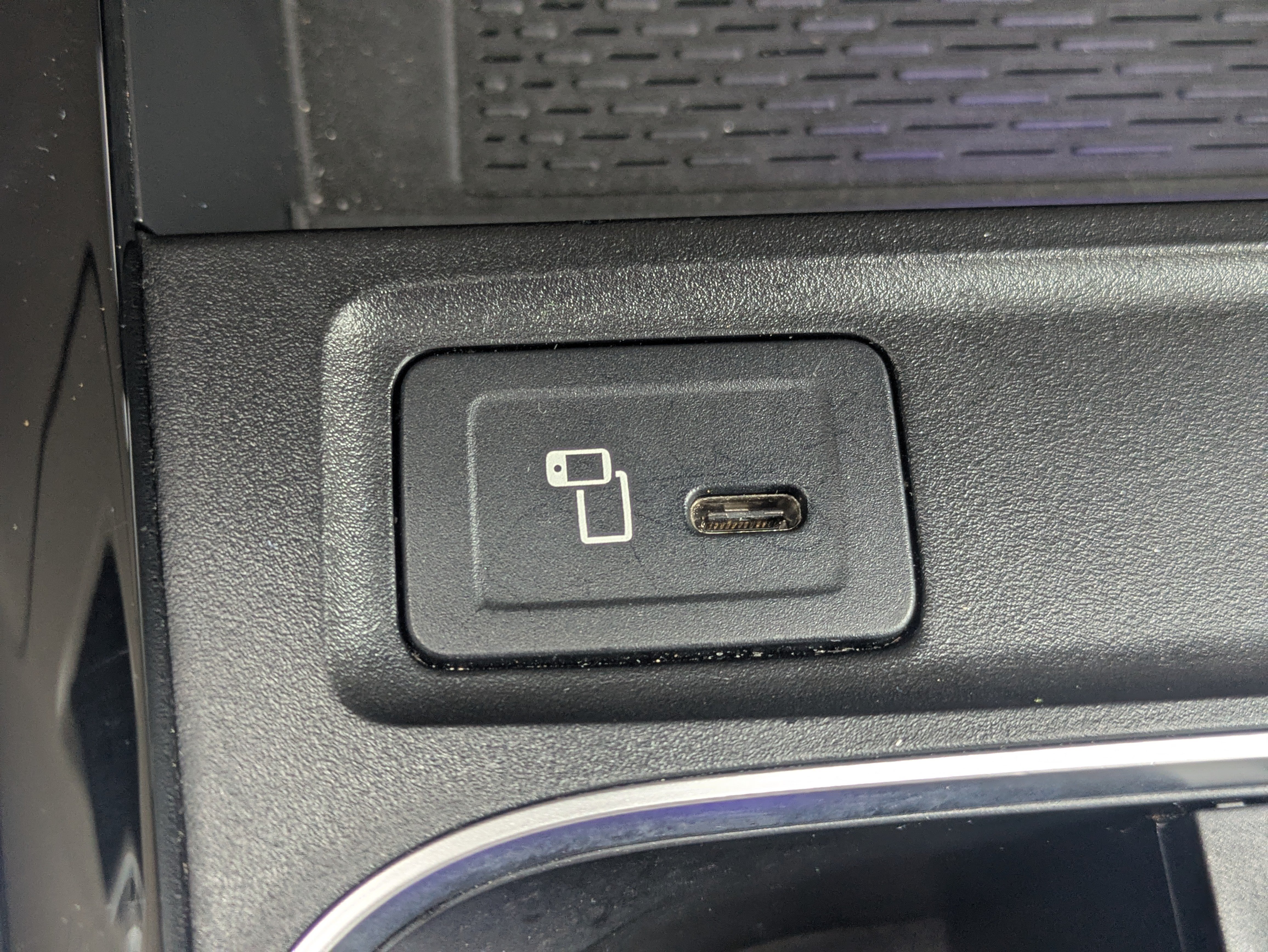 Used 2023 Mercedes-Benz EQB 300 4MATIC image 21
