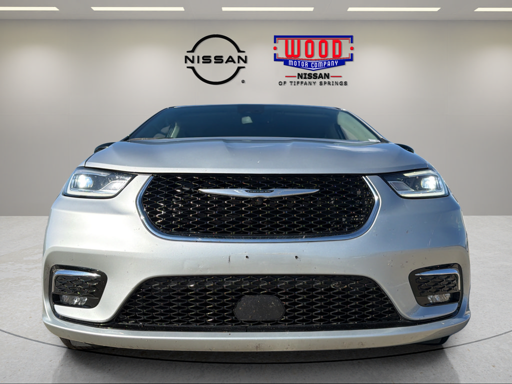 Used 2024 Chrysler Pacifica Touring-L FWD image 6