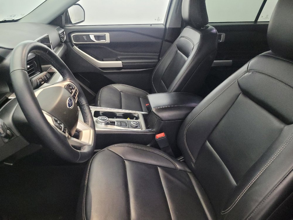 Used 2022 Ford Explorer XLT w/ Equipment Group 202A image 17