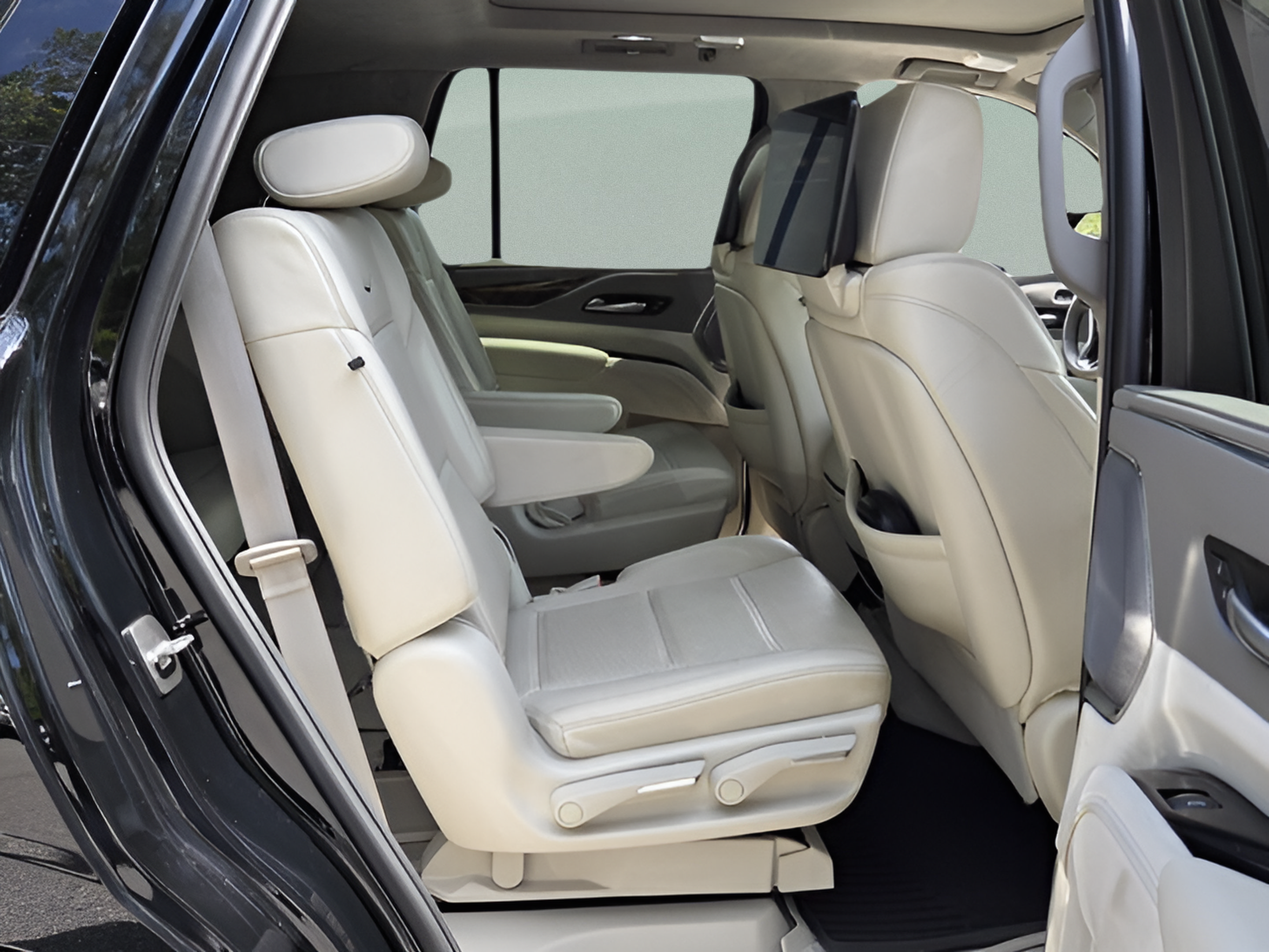 Used 2024 Cadillac Escalade Sport Platinum w/ LPO, ONYX Package RWD image 11