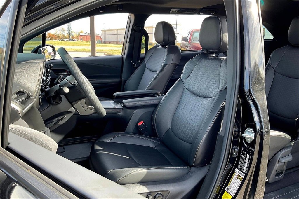 Used 2024 Toyota Sienna XSE image 30