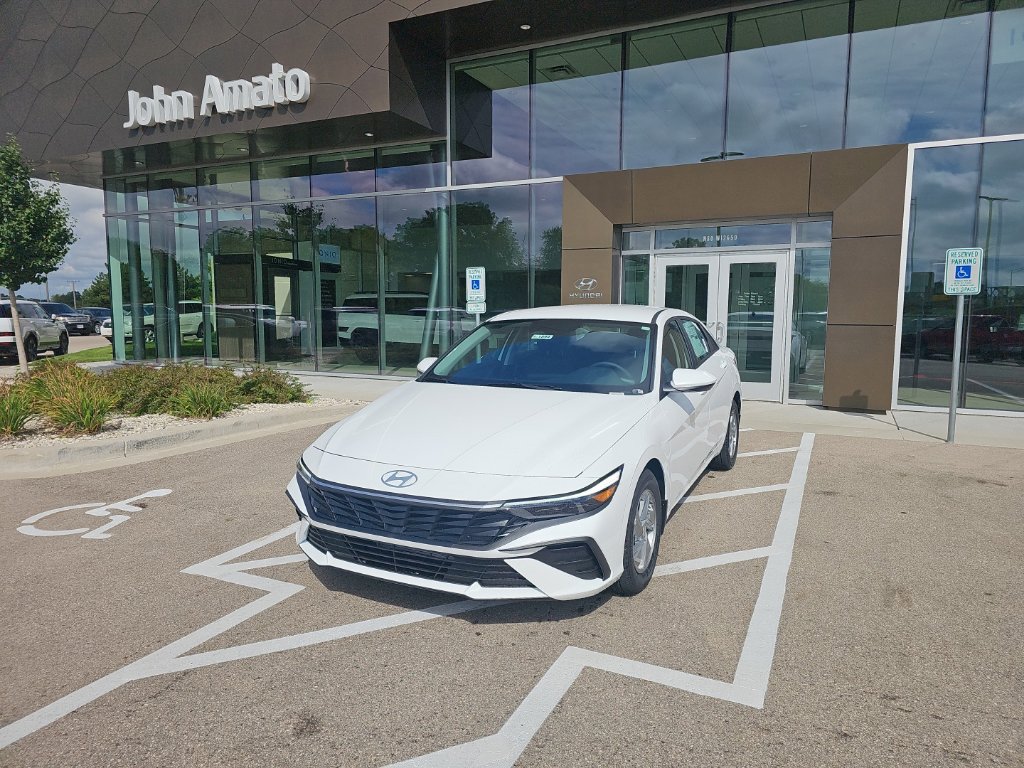New 2026 Hyundai Elantra SE FWD image 1