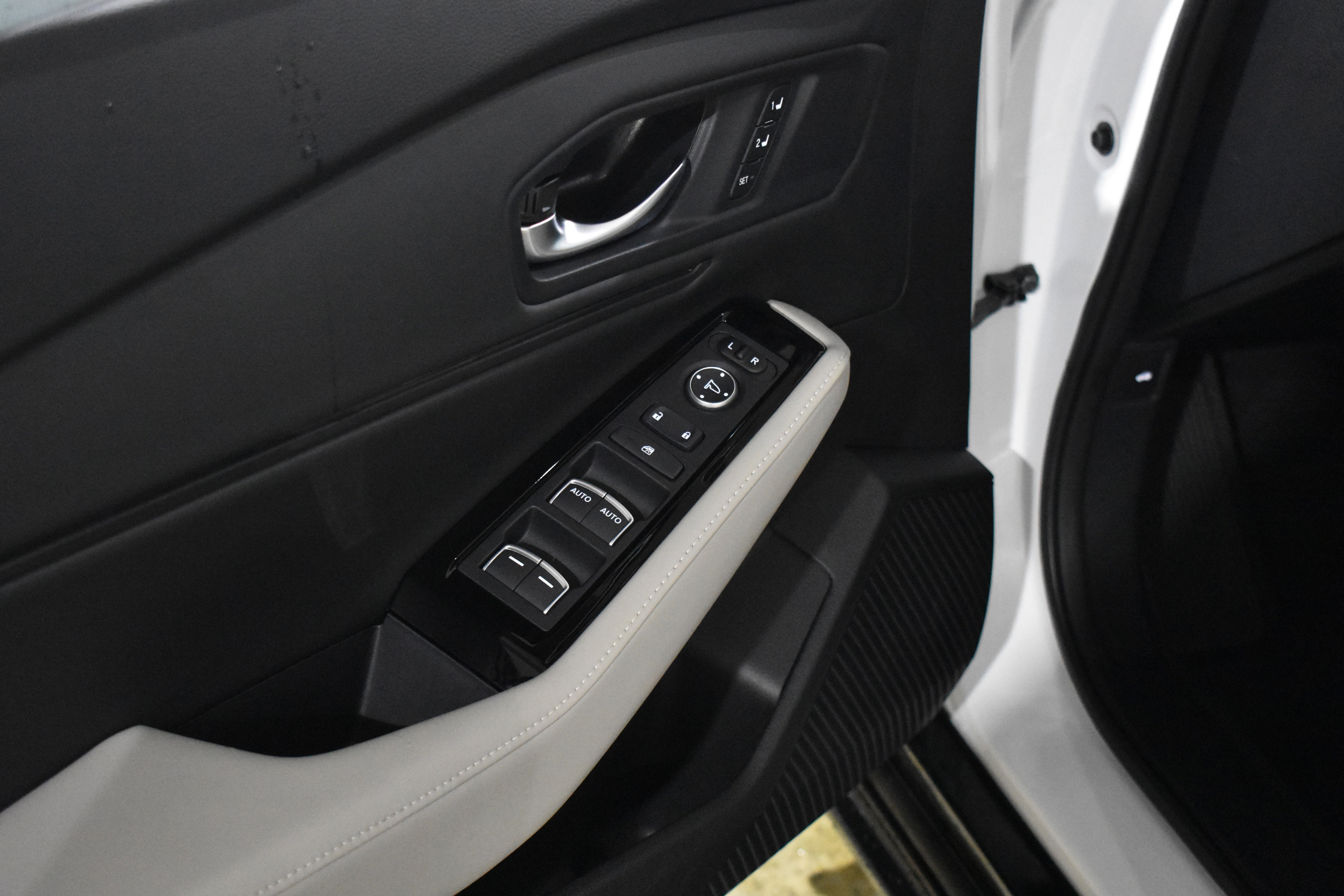 Certified 2025 Honda Accord Touring image 24