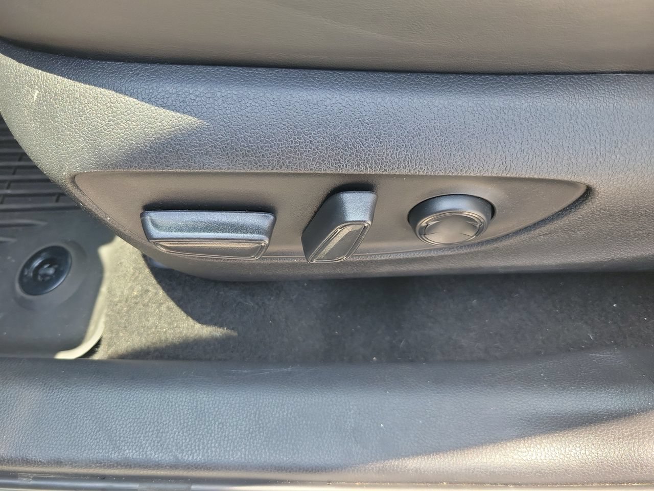 Used 2023 Toyota RAV4 XLE Premium FWD image 18