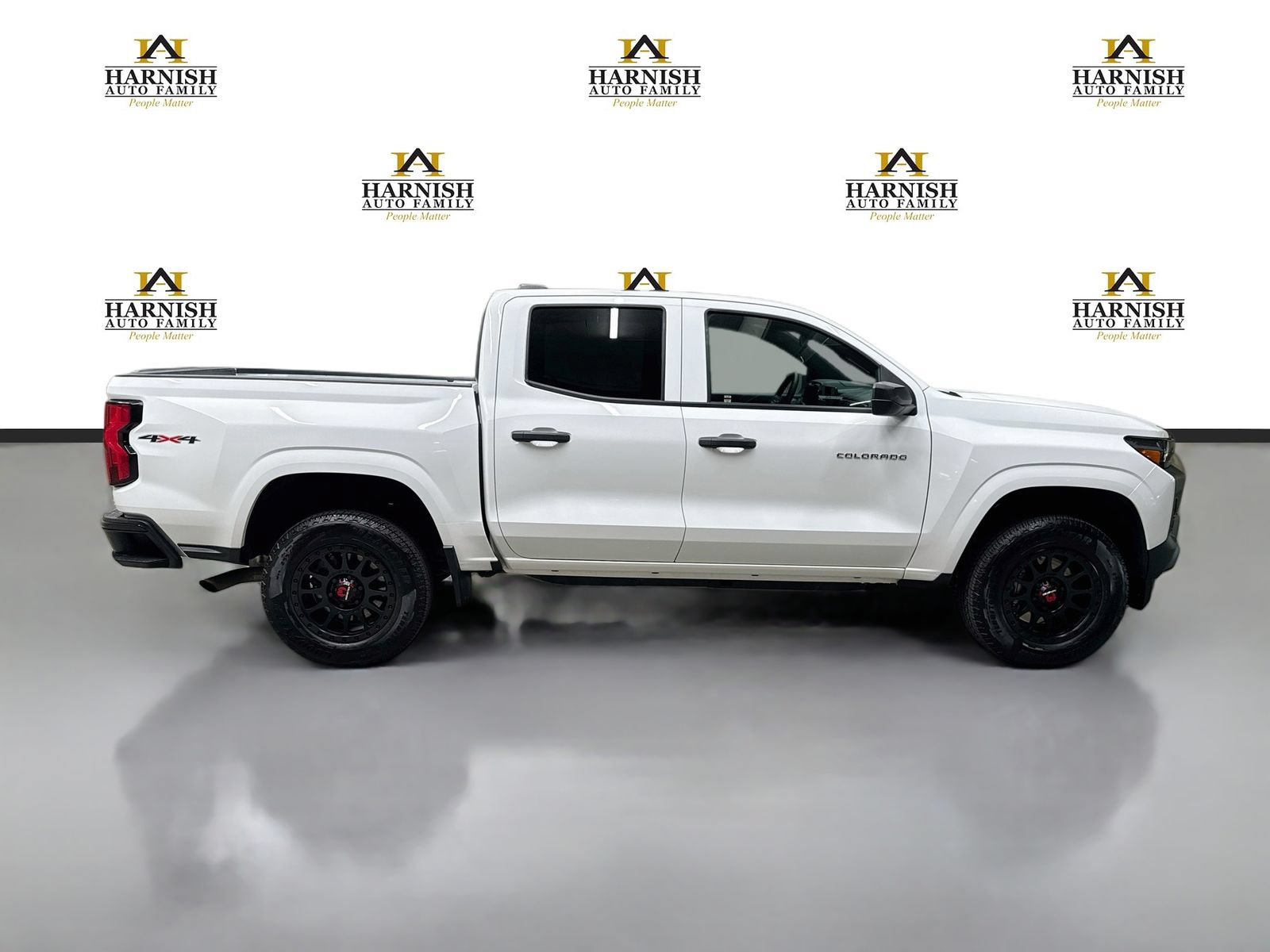 Used 2025 Chevrolet Colorado W/T w/ Advanced Trailering Package AWD/4WD image 4