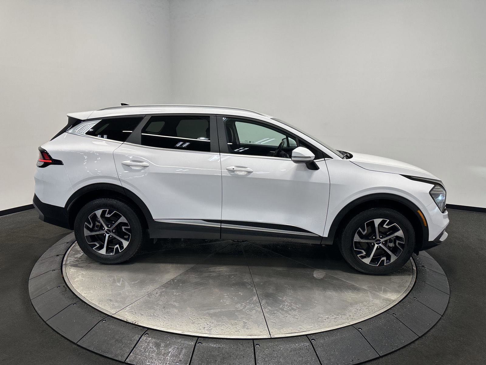 Used 2024 Kia Sportage EX image 7