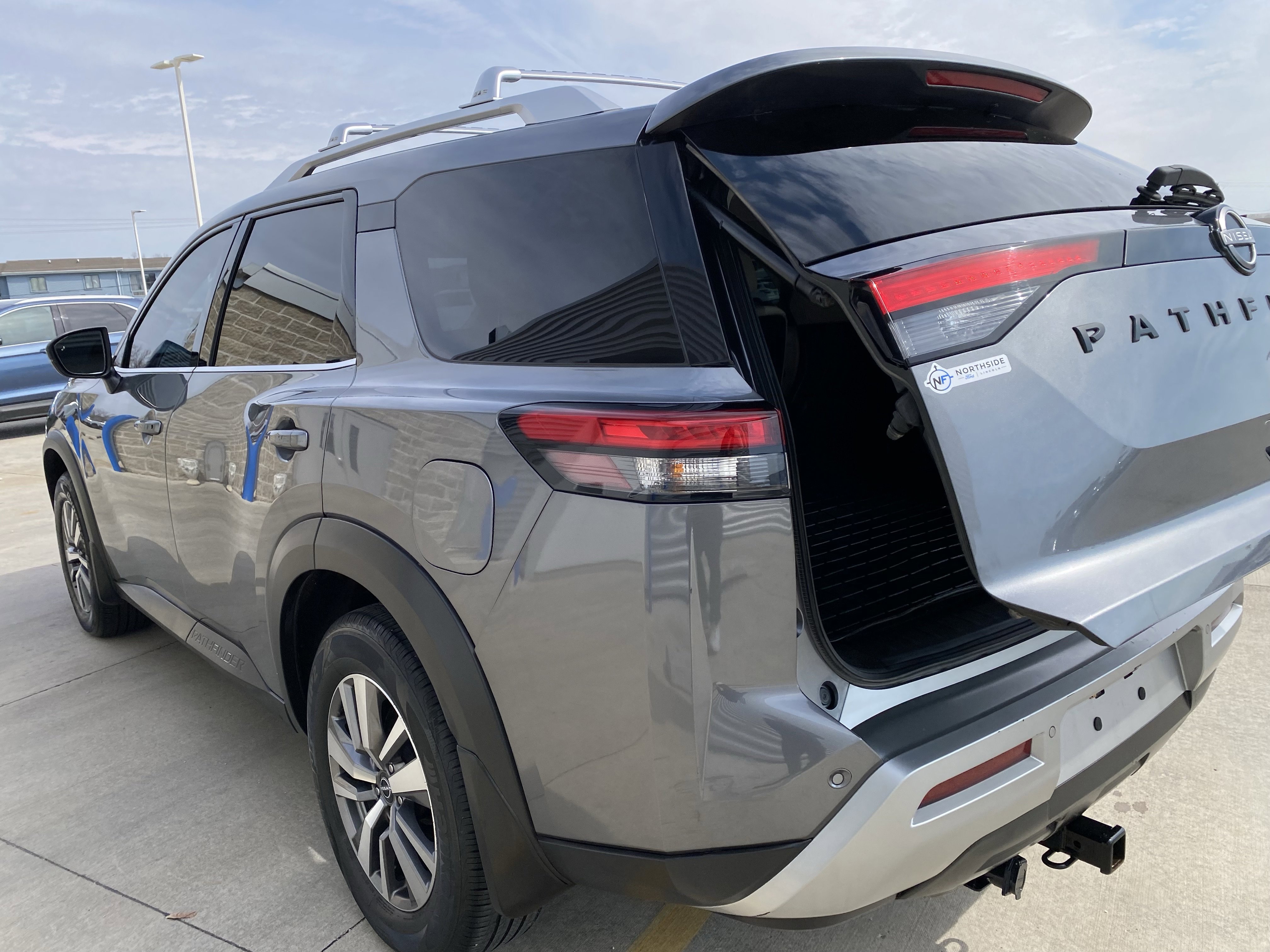 Used 2022 Nissan Pathfinder SL w/ SL Black Package image 7