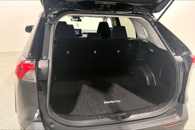 Used 2019 Toyota RAV4 LE AWD/4WD image 43