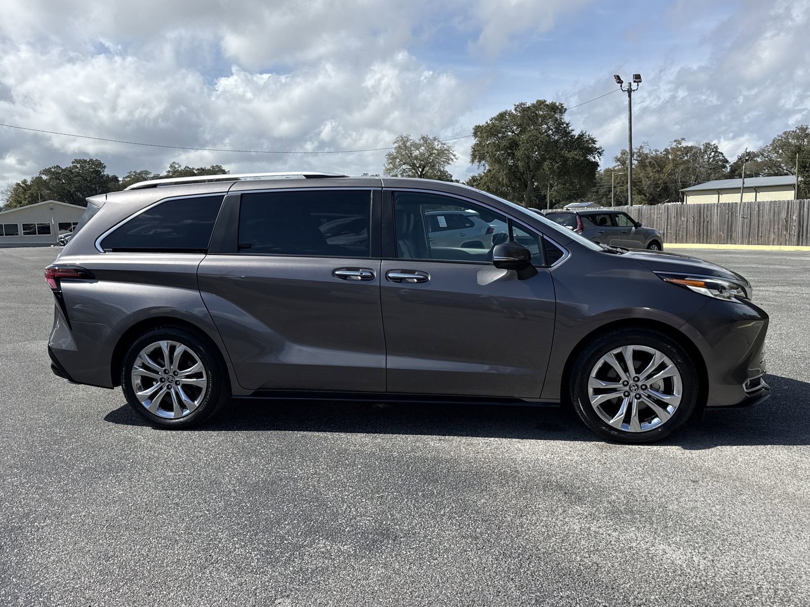 Used 2023 Toyota Sienna Platinum image 6