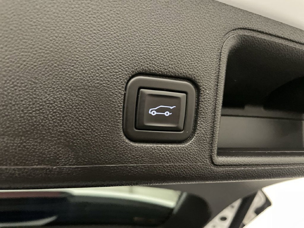 Used 2023 GMC Terrain SLT w/ LPO, Floor Liner Package FWD image 28