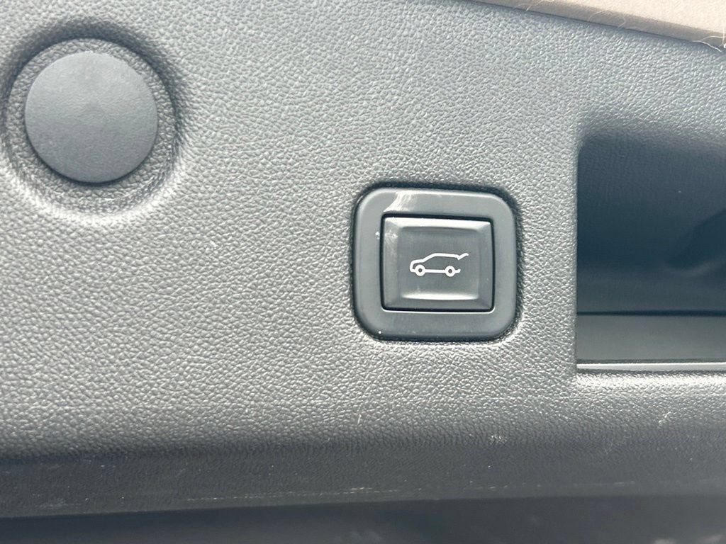 Used 2018 Chevrolet Equinox LT FWD image 48