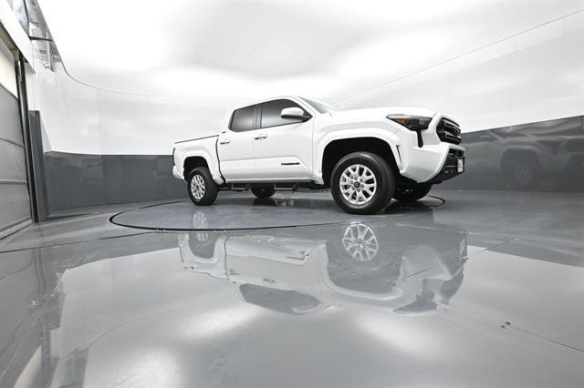 Certified 2026 Toyota Tacoma SR5 AWD/4WD image 27