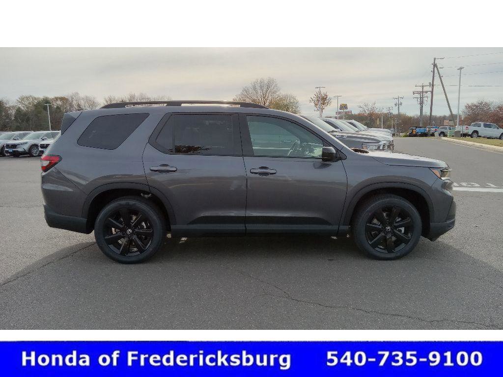 Certified 2025 Honda Pilot Black Edition image 8