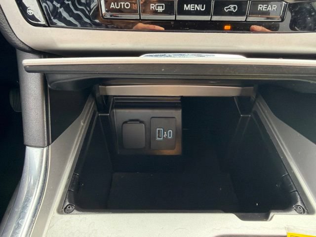 Used 2024 Ford Explorer XLT w/ Equipment Group 202A AWD/4WD image 45
