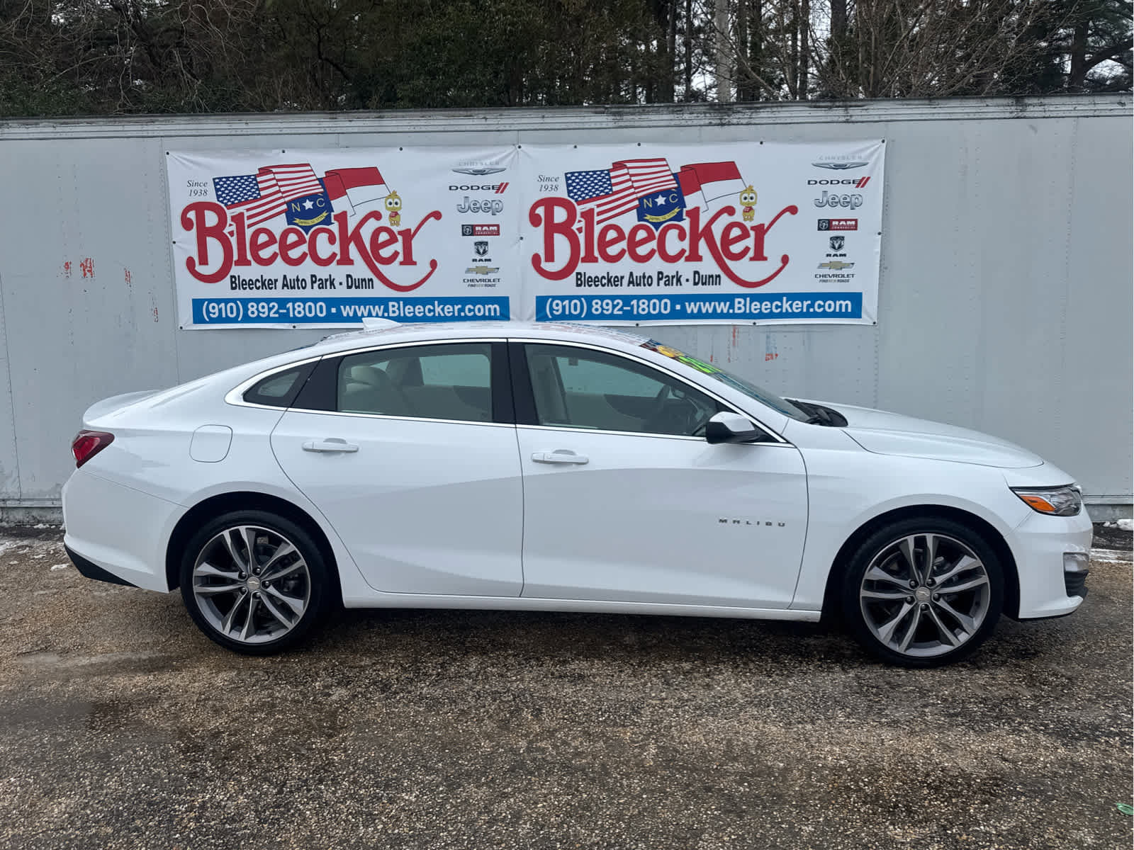 Used 2024 Chevrolet Malibu LT image 2