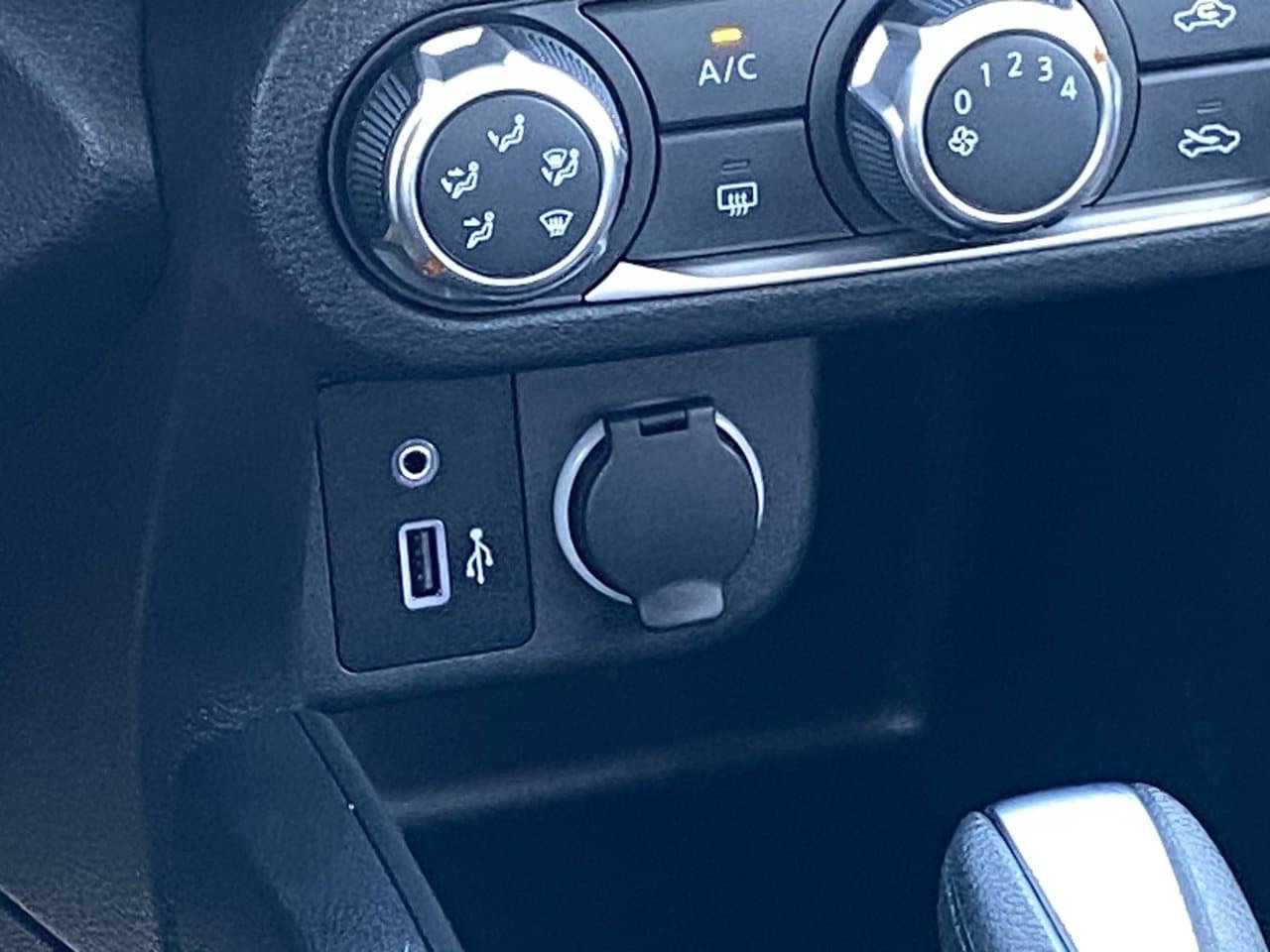 Certified 2025 Nissan Kicks Play S FWD image 21