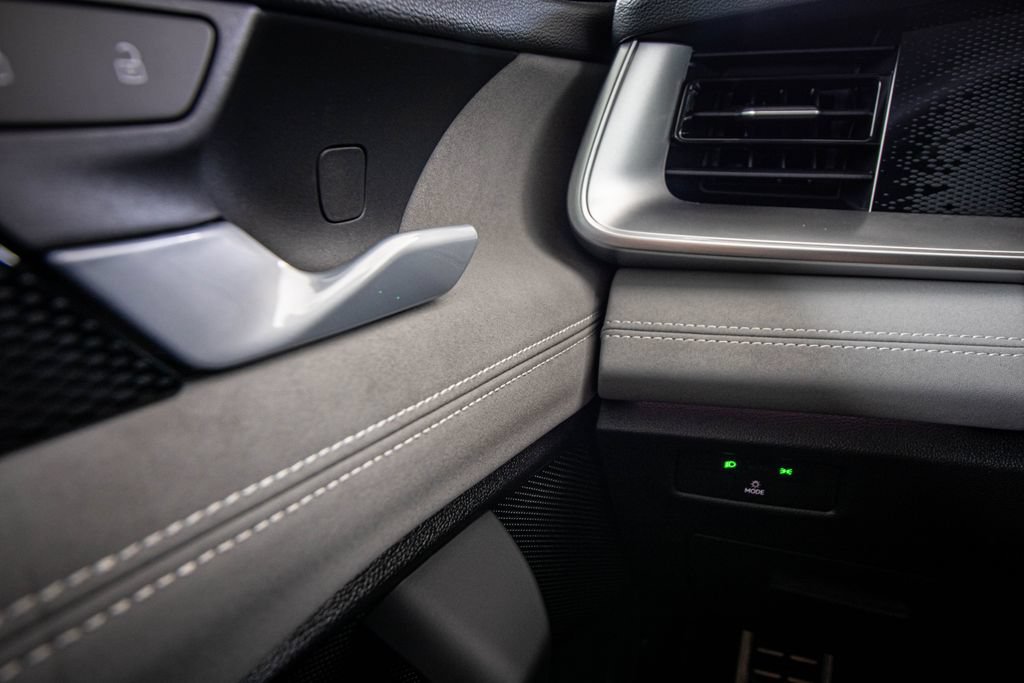 New 2026 Volkswagen Tiguan SE R-Line FWD image 36