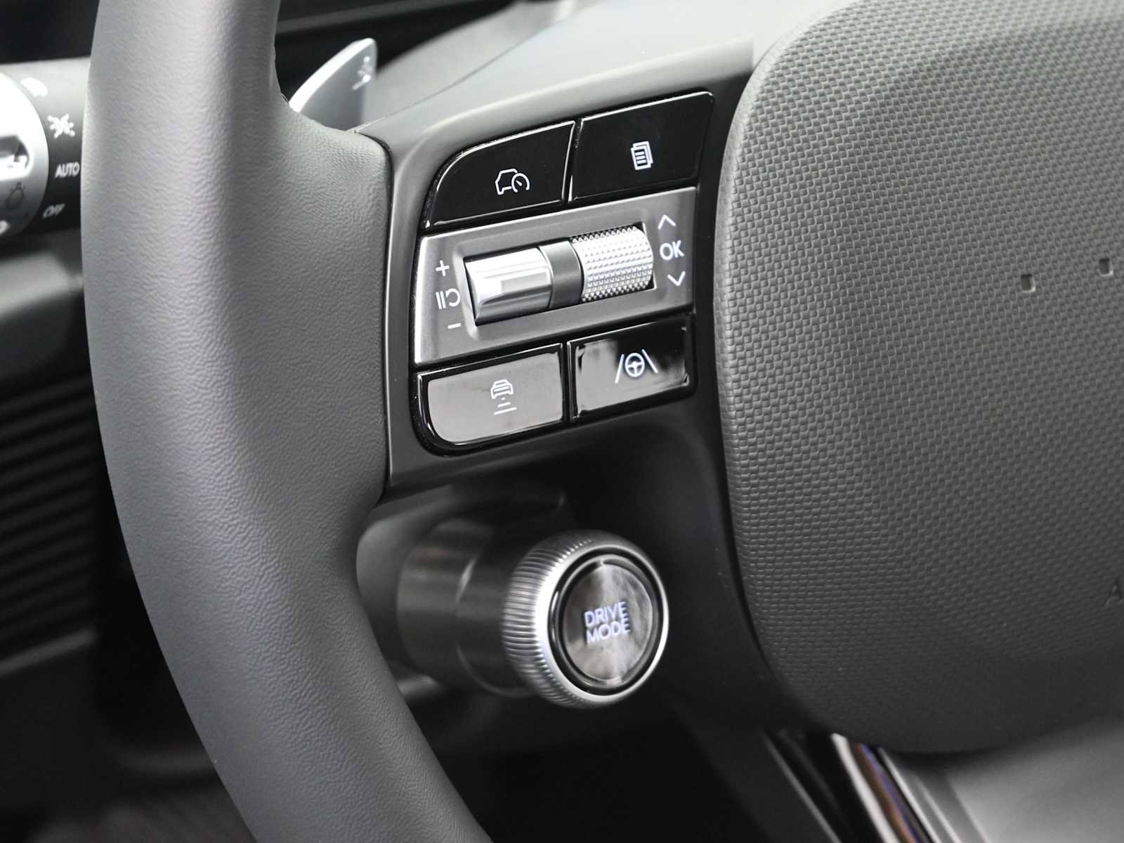 New 2025 Hyundai Ioniq 5 SE image 18