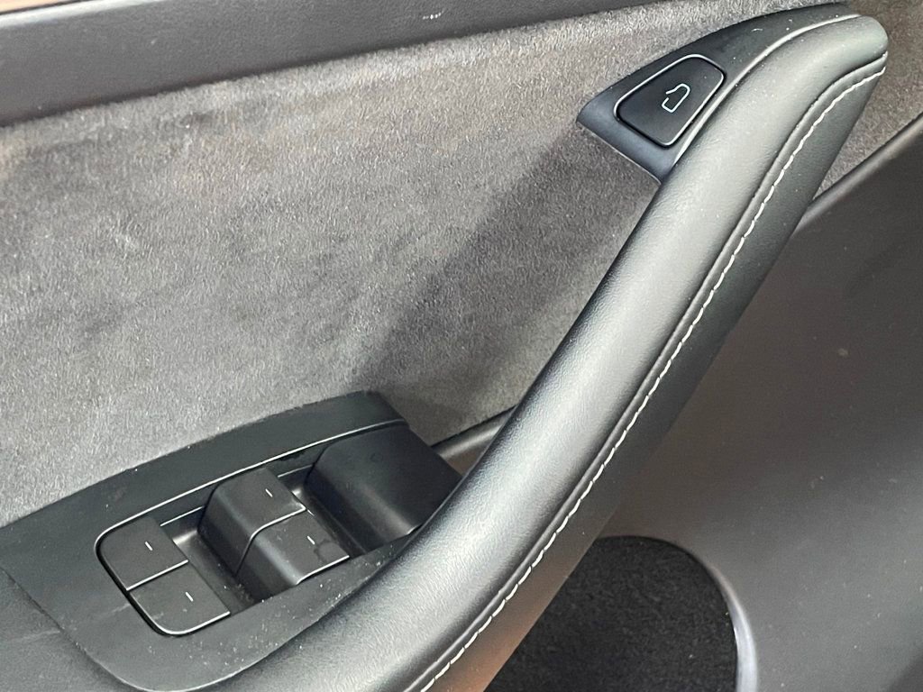 Used 2023 Tesla Model Y Long Range image 14