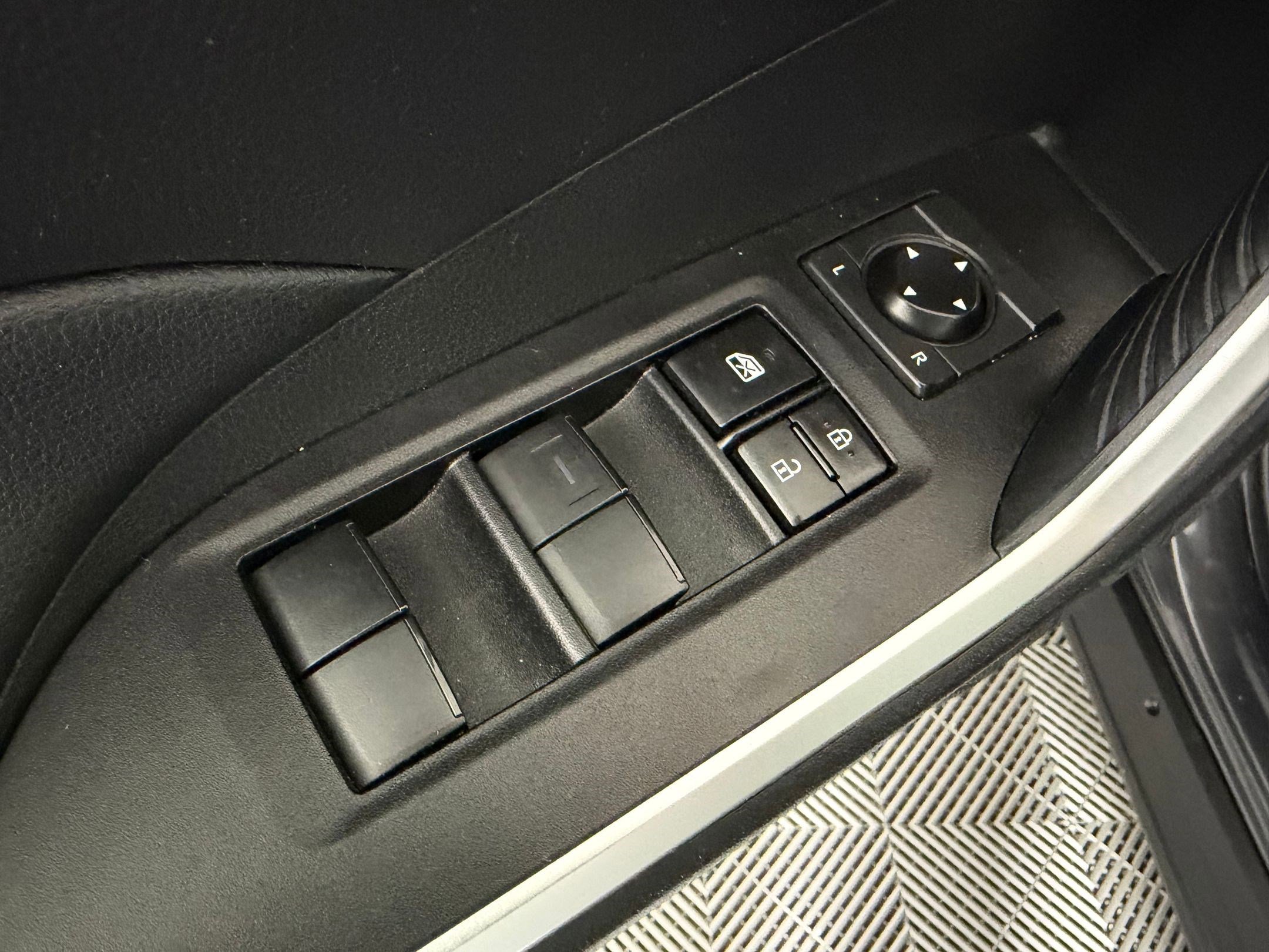 Used 2021 Toyota RAV4 XLE w/ Convenience Package AWD/4WD image 21