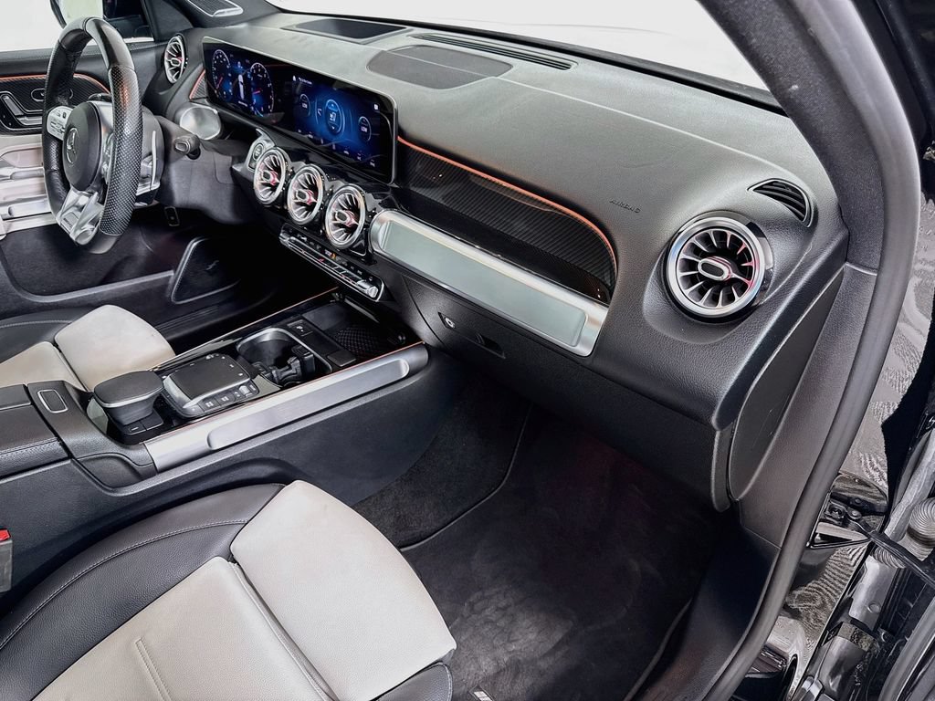 Used 2021 Mercedes-Benz GLB 35 AMG 4MATIC image 29