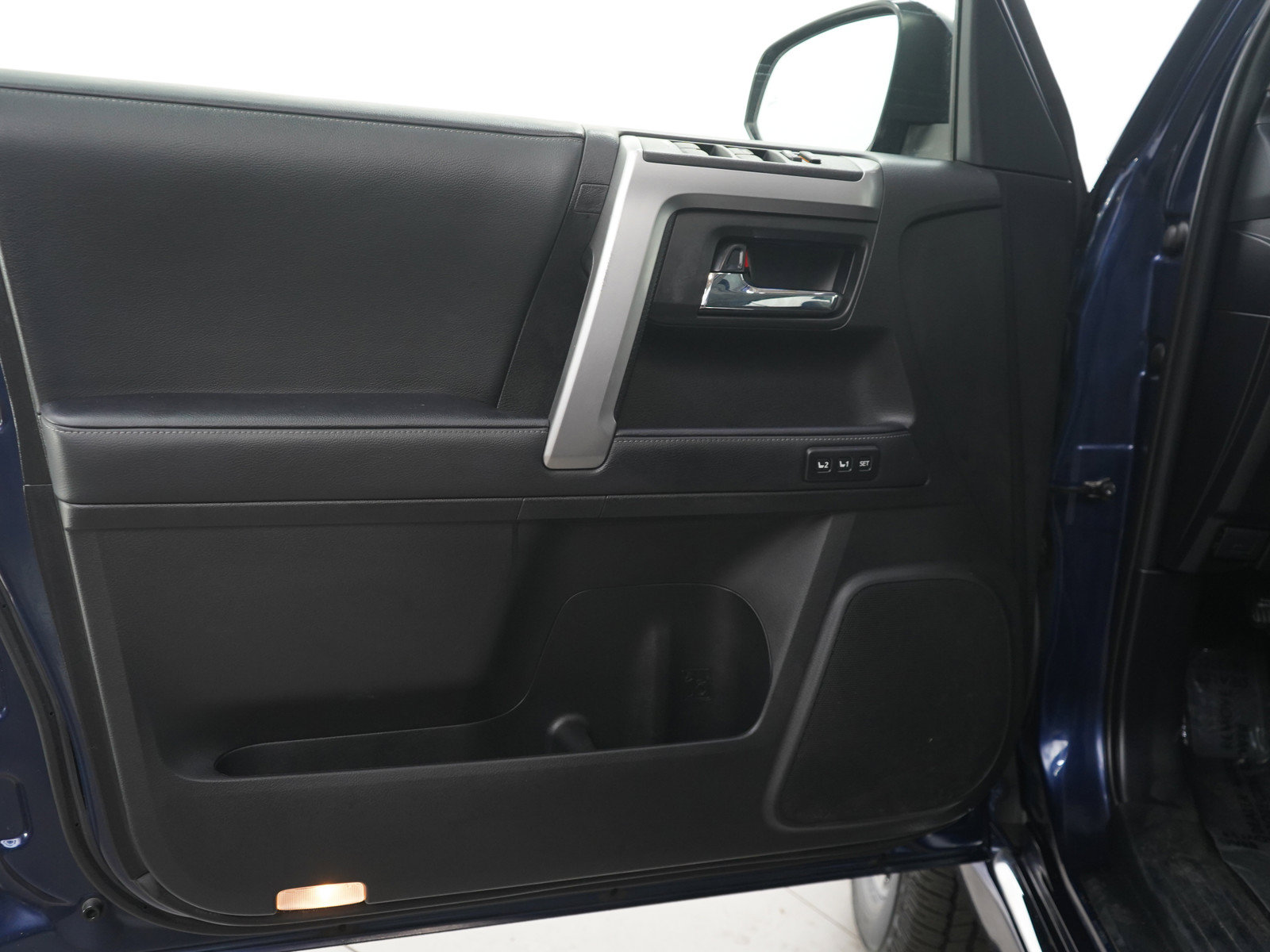 Used 2022 Toyota 4Runner Limited AWD/4WD image 18