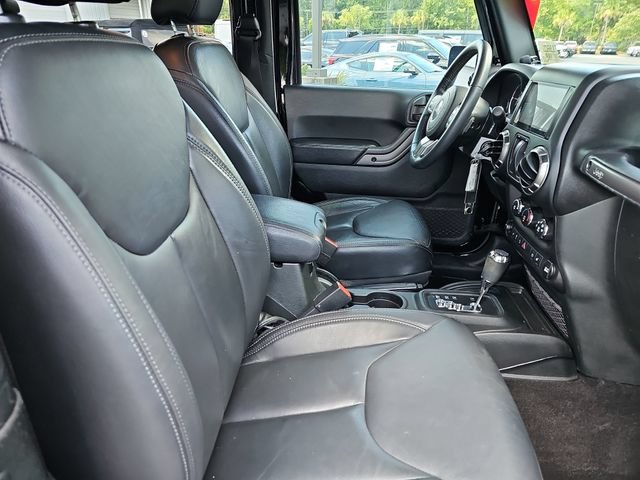Used 2018 Jeep Wrangler Sahara AWD/4WD image 12
