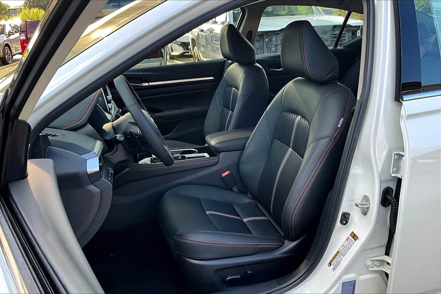 New 2025 Nissan Altima 2.5 SR image 15