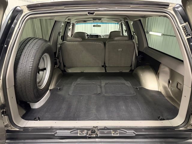 Used 1999 Chevrolet Suburban 2WD image 9