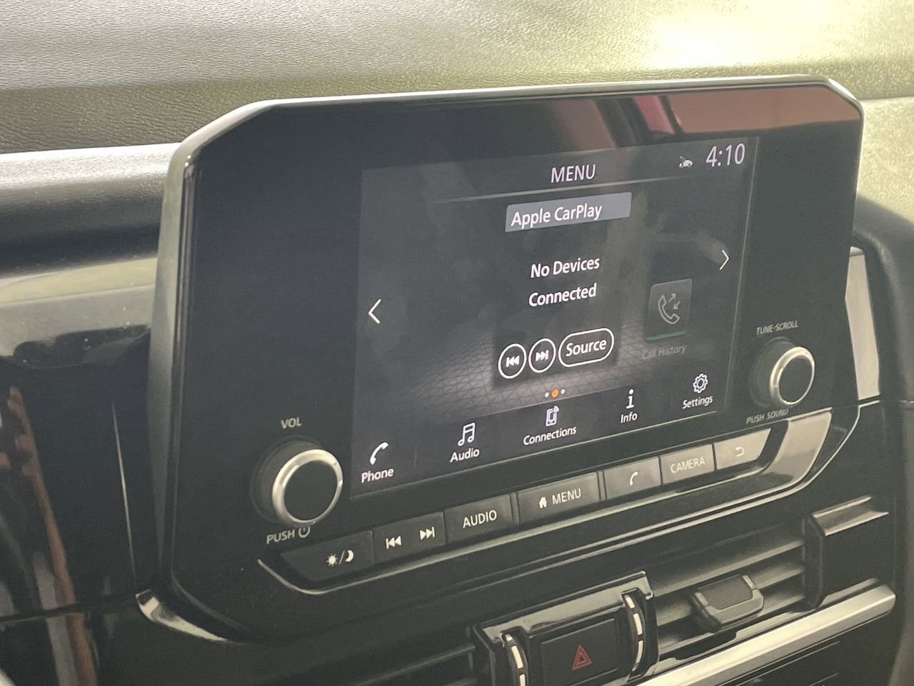 Used 2025 Nissan Pathfinder SV image 16