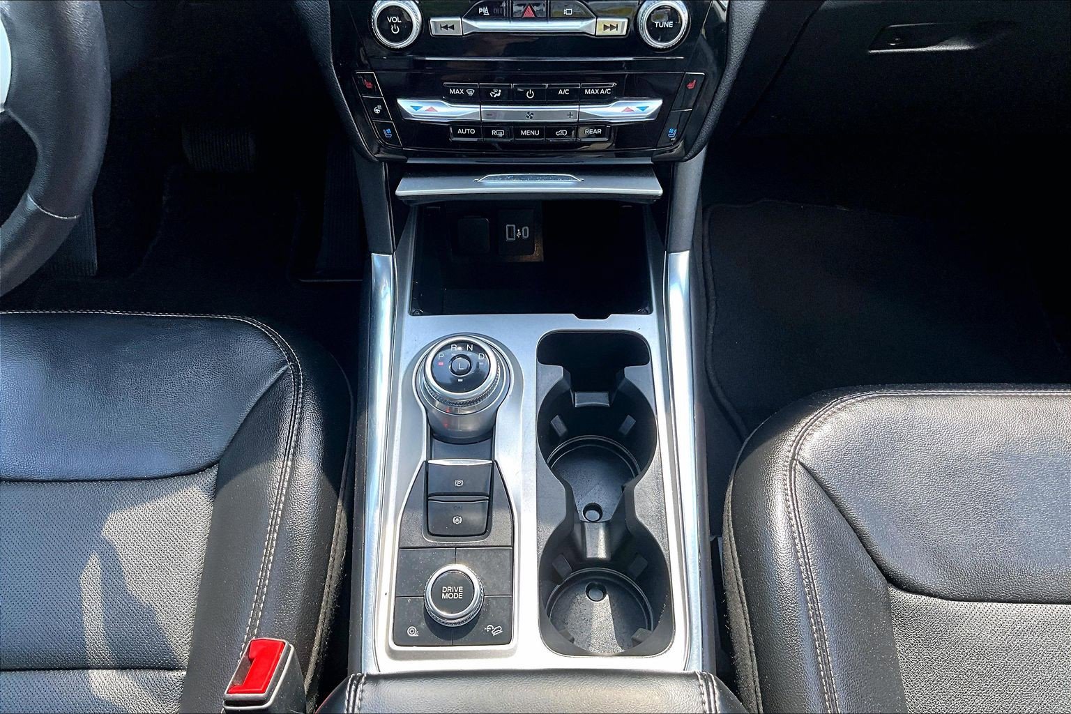 Used 2023 Ford Explorer Limited w/ Limited Technology Package AWD/4WD image 24