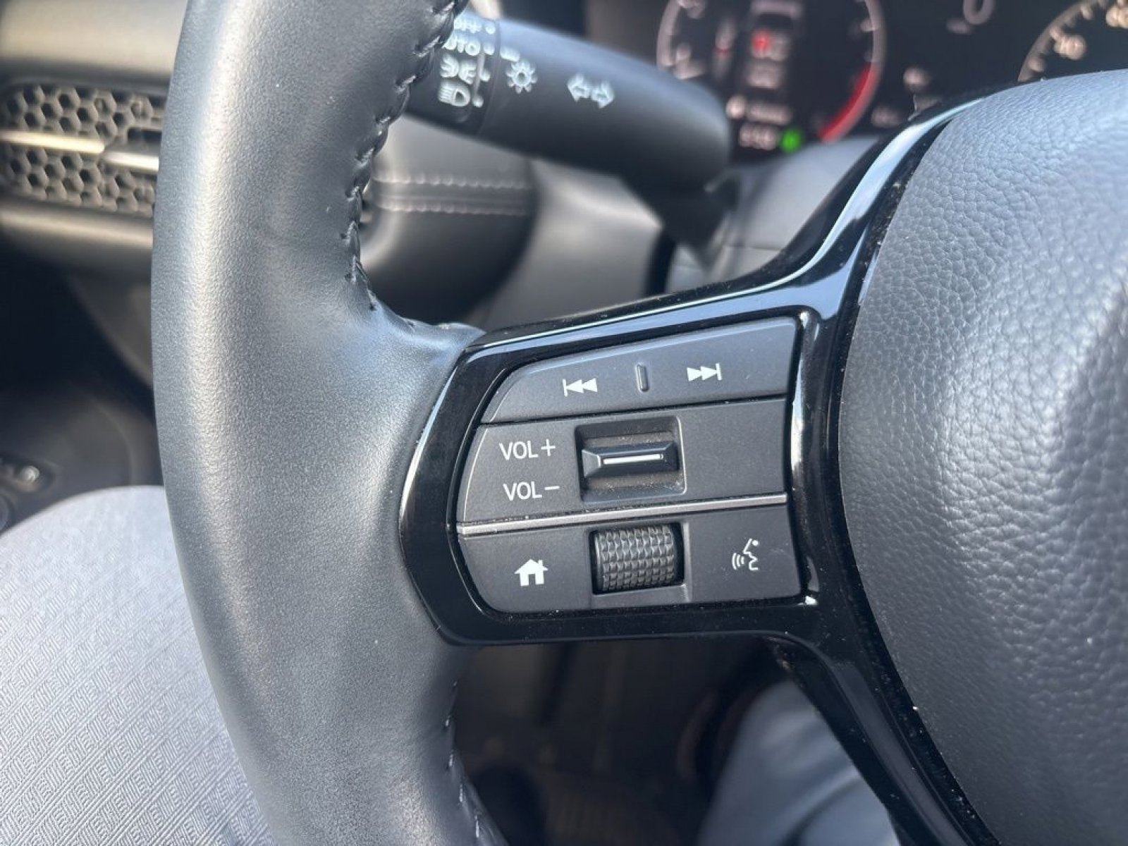Used 2024 Honda HR-V EX-L image 11
